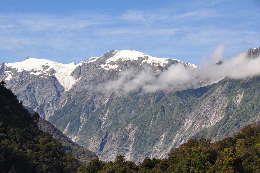 The day we left we had some clear blue skies with great views of the mountains around Franz Josef Glacier